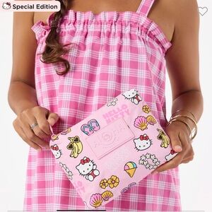 NWT ALOHA collection x hello kitty small pouch